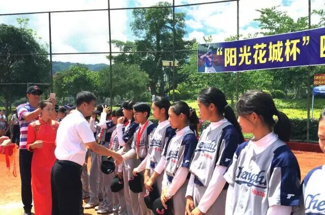 王者三连冠！石室天府垒球队再获四川省锦标赛冠军！