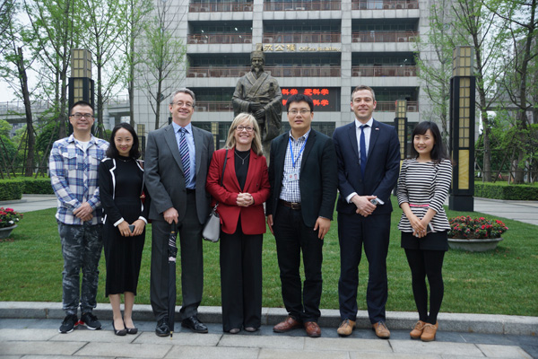英国Sheffield（谢菲尔德）市教育局代表团访问我校