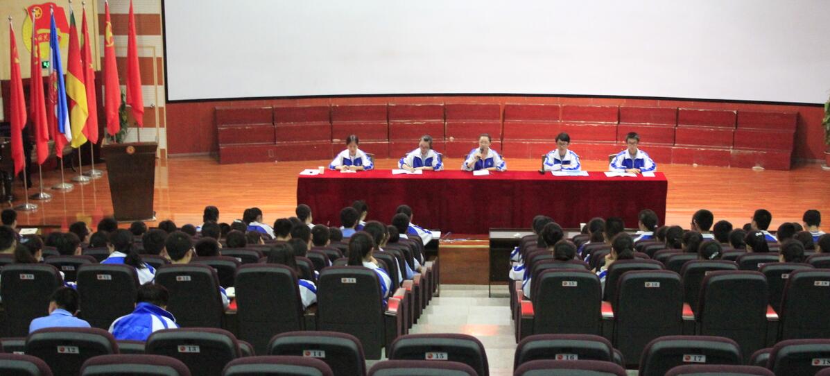 我校第五届学生会第三次工作会在多功能厅召开