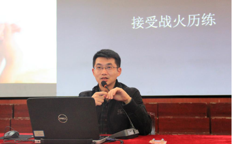 【新浪四川】从伊拉克战地记者到白宫舌战发言人 哈佛全额奖学金得主开讲了！