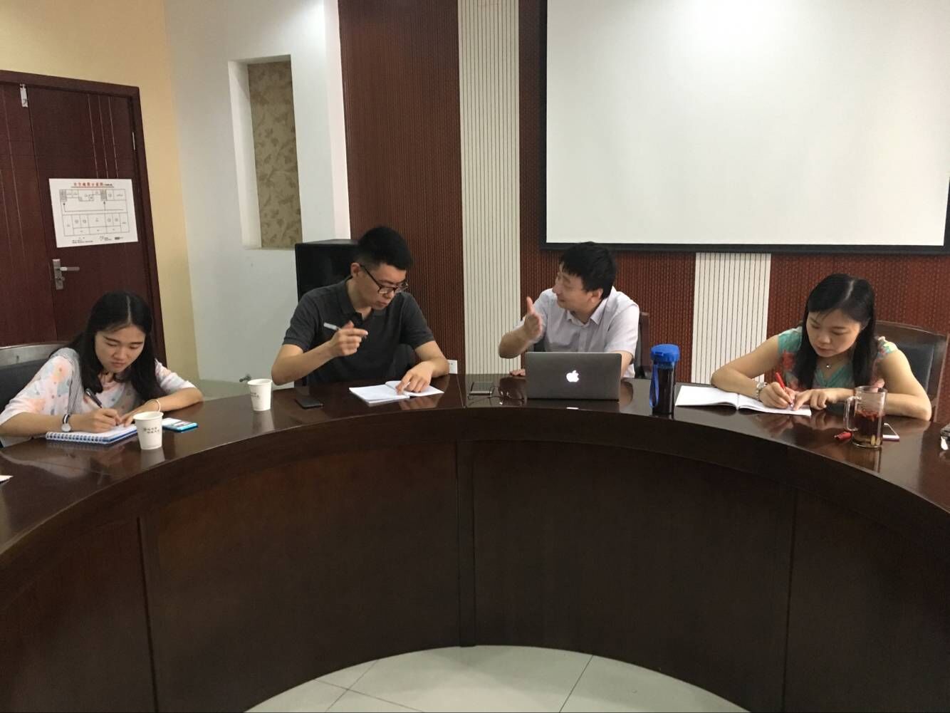 成都石室天府中学新媒体课堂教学研究工作室活动报道（二）