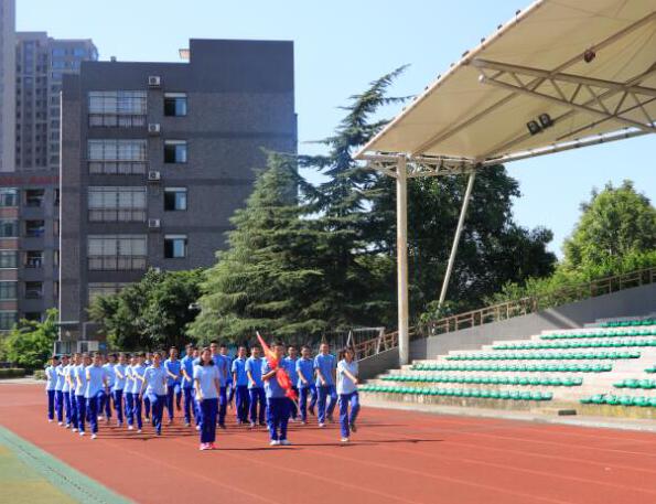 赞师德 颂师恩 ——我校举行2017-2018学年度上期第三周升旗仪式