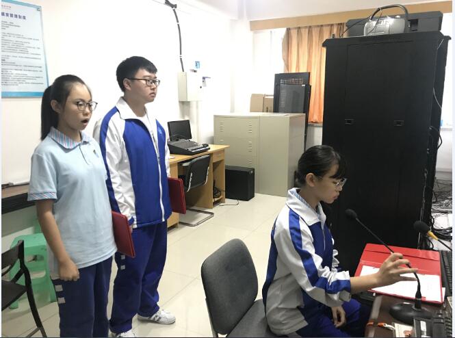 “阅读感染心灵 书香浸润校园”——我校举行第四周主题升旗仪式