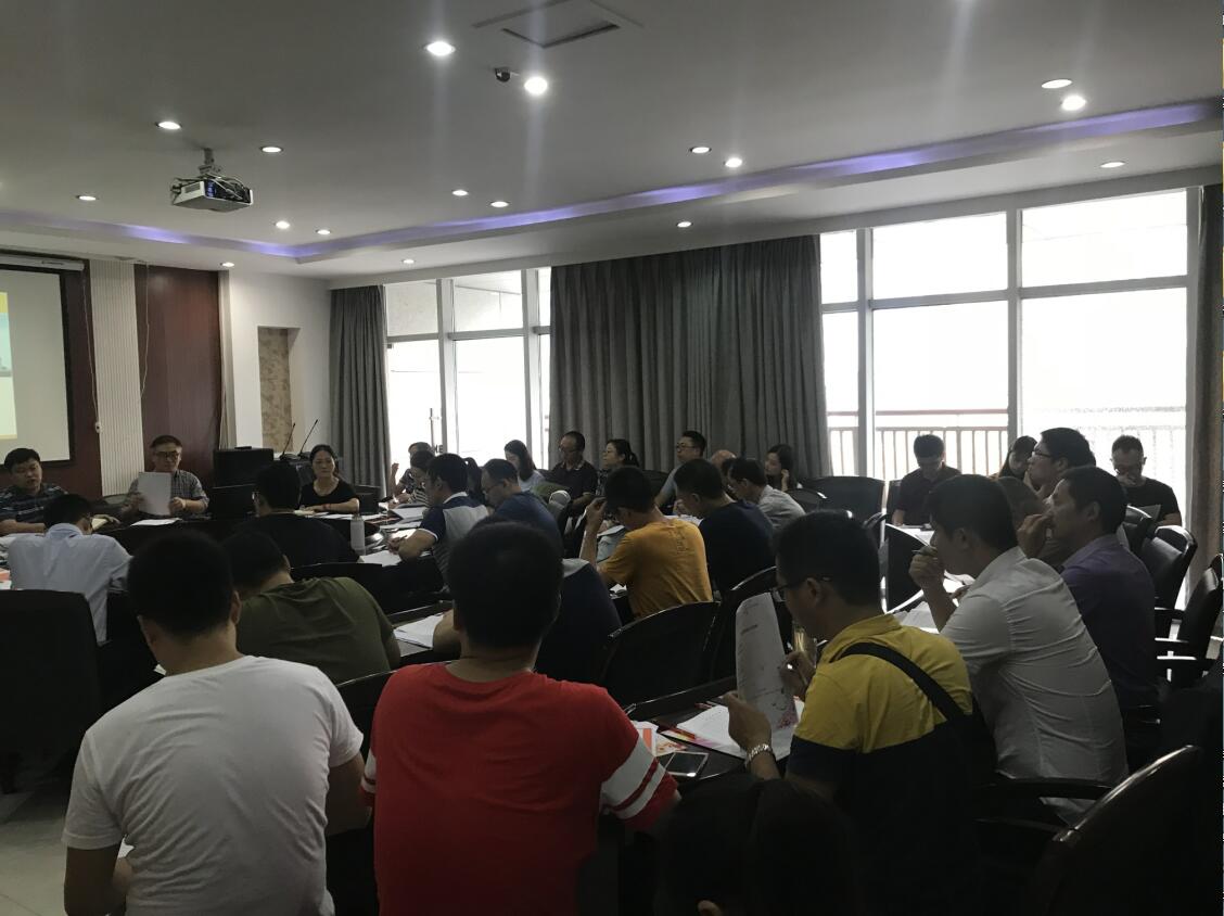 石室天府中学召开第五周班主任例会