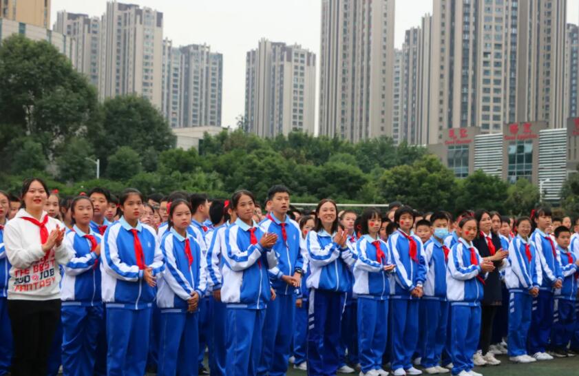 “四天”自编操比赛：满屏青春，C位出道！