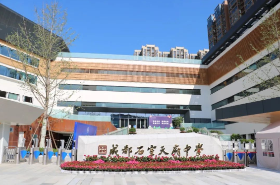 盛兴街 180 号：风里飘着书墨香，檐下藏着少年梦