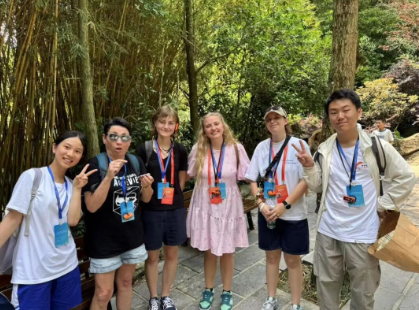 科技为笔青春为墨！石室天府学子用创客精神点亮“一带一路”人文交流