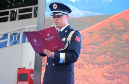 经纬中国！从边疆哨卡到石室天府， 我们接过了这面旗