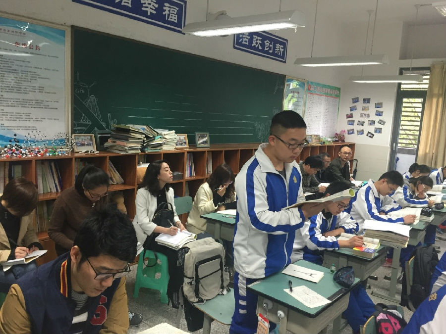 学校后勤招聘_学校召开后勤实体负责人聘任大会(3)