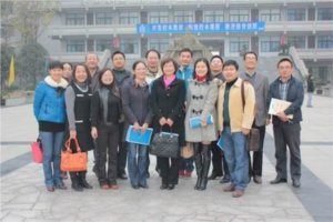 我校谌瑞华副校长带队到成都石室中学（北湖）观摩学习