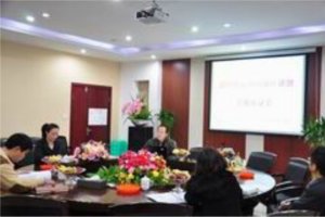 我校德育课题《中学“幸福教育”校本课程开发与实践研究》开题报告获好评