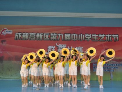 热烈祝贺我校群舞节目《阳光下·田野上》获高新区艺术节一等奖第一名！