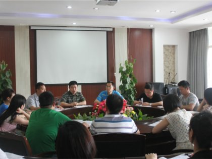 我校德育处组织召开第十四周班主任例会