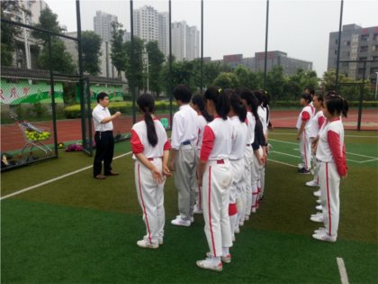 我校垒球队将出征2013年四川省中学生垒球锦标赛和2013年全国中学生垒球锦标赛