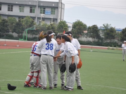 我校垒球队获2013年四川省青少年垒球锦标赛亚军！