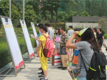 成都石室天府中学高初一新生军训报到啦！