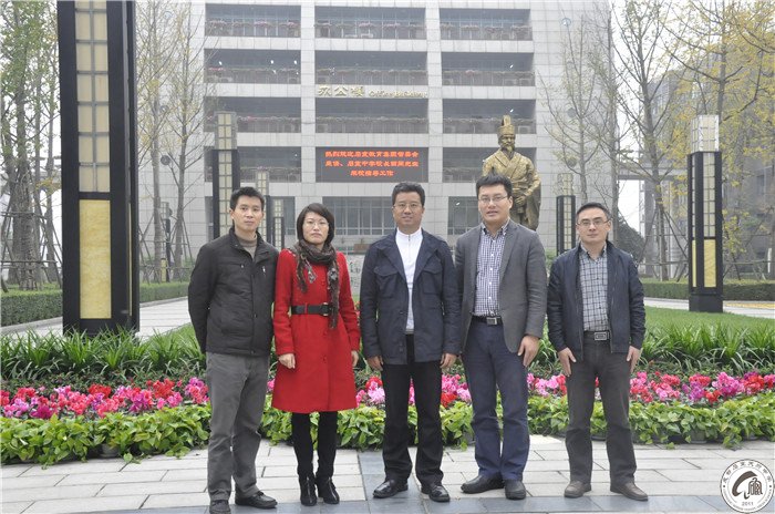成都市石室教育集团管委会主任石室中学校长田间先生莅临我校指导工作