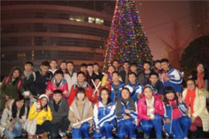 石室天府国际部师生圣诞平安夜赴上翔堂文化体验活动