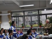 美国顶尖中学校长到我校交流并献课
