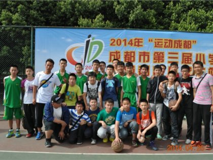 我校初、高中篮球队分别夺得成都市第三届中学生篮球锦标赛（初、高中乙组）冠军
