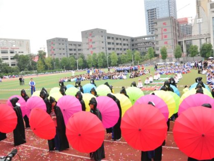 我校第四届运动会入场式集锦（初三年级）