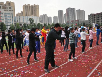 我校第四届运动会入场式集锦（高二年级）
