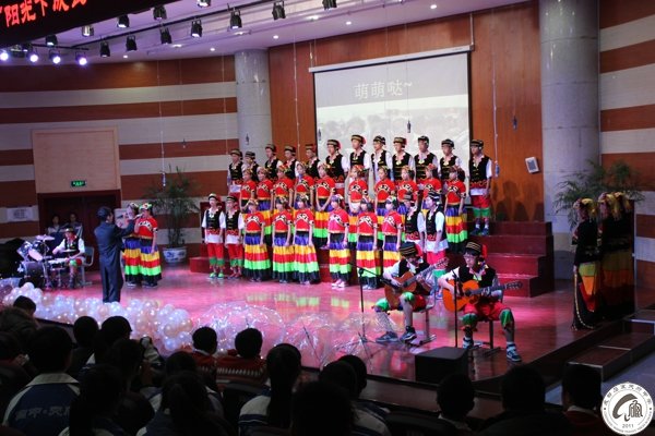 我校举行“阳光下成长·幸福校园”班级合唱比赛