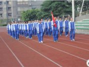 传承中华美德、争做道德标兵--我校举行2014--2015学年下期第八周升旗仪式