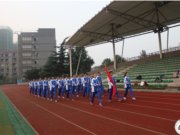 “登高赏菊佩茱萸，敬老尊老度重阳”——我校举行第八周升旗仪式