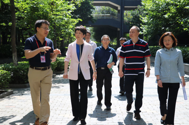 成都市副市长刘筱柳同志到我校视察2018年高考考务工作