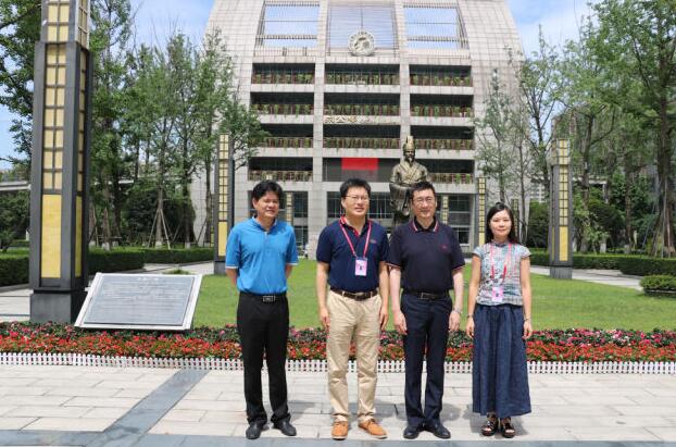 成都高新区党工委副书记、管委会主任余辉等领导视察我校2018年高考考务工作