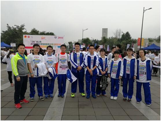 廖主任与学生干部代表赛前合影.jpg